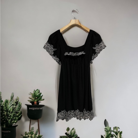 FOREVER 21 Black Mini Dress Embroidered Detail Deep Back Sz M - Picture 4 of 6